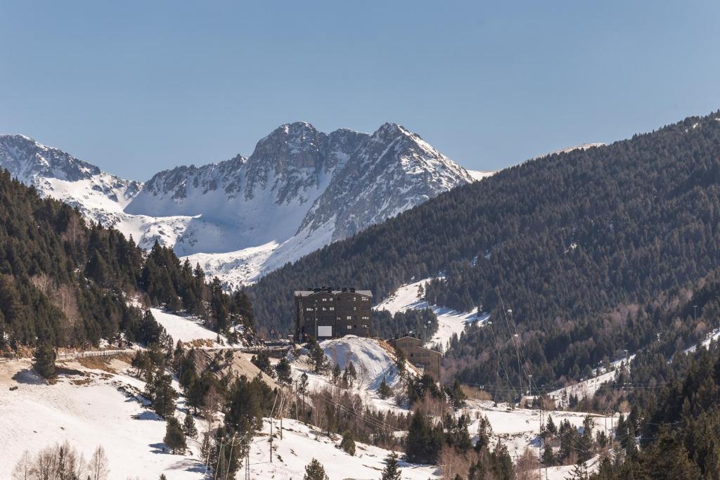 {
  "en-gb": "Pierre & Vacances Andorra Sunari Peretol"
} photo 1