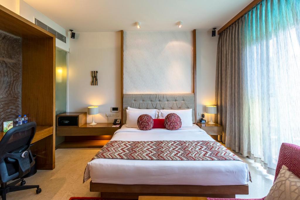 Трехместный (Deluxe Room Garden View Queen Bed), Vivanta By Taj - Whitefield