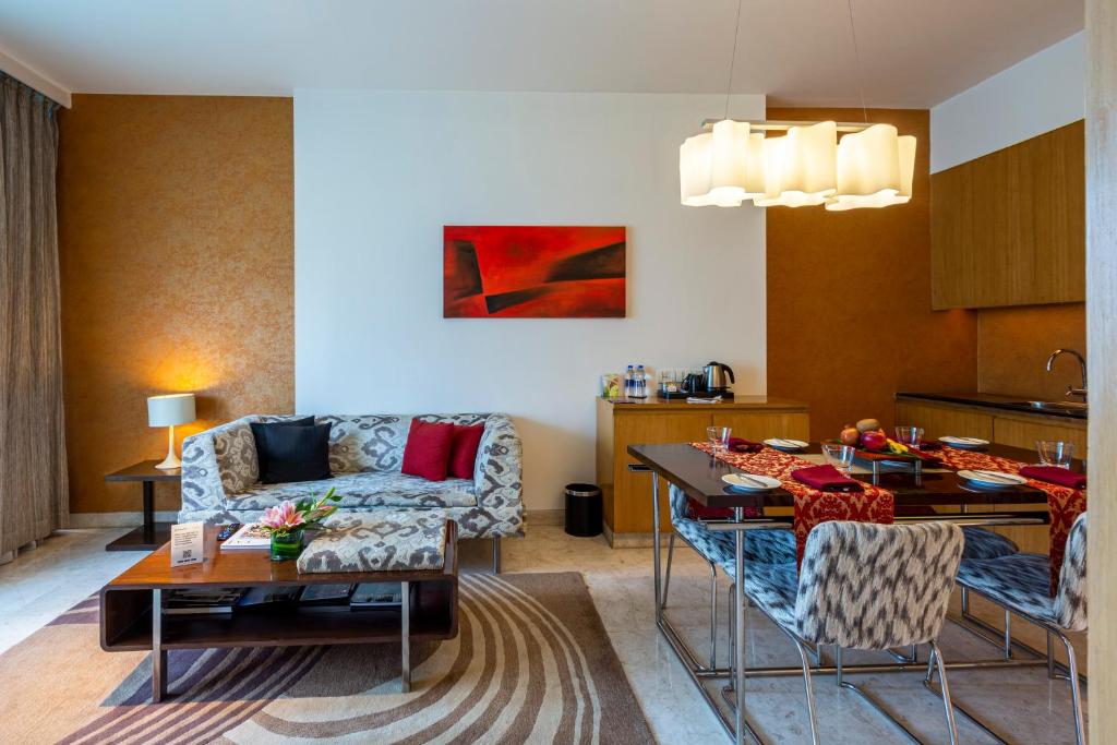 Сьюит (Deluxe Suite City View Queen Bed), Vivanta By Taj - Whitefield