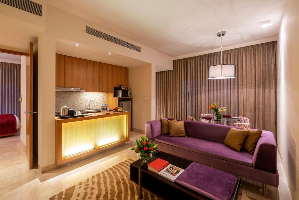Сьюит (Premium Suite Pool View King Bed), Vivanta By Taj - Whitefield