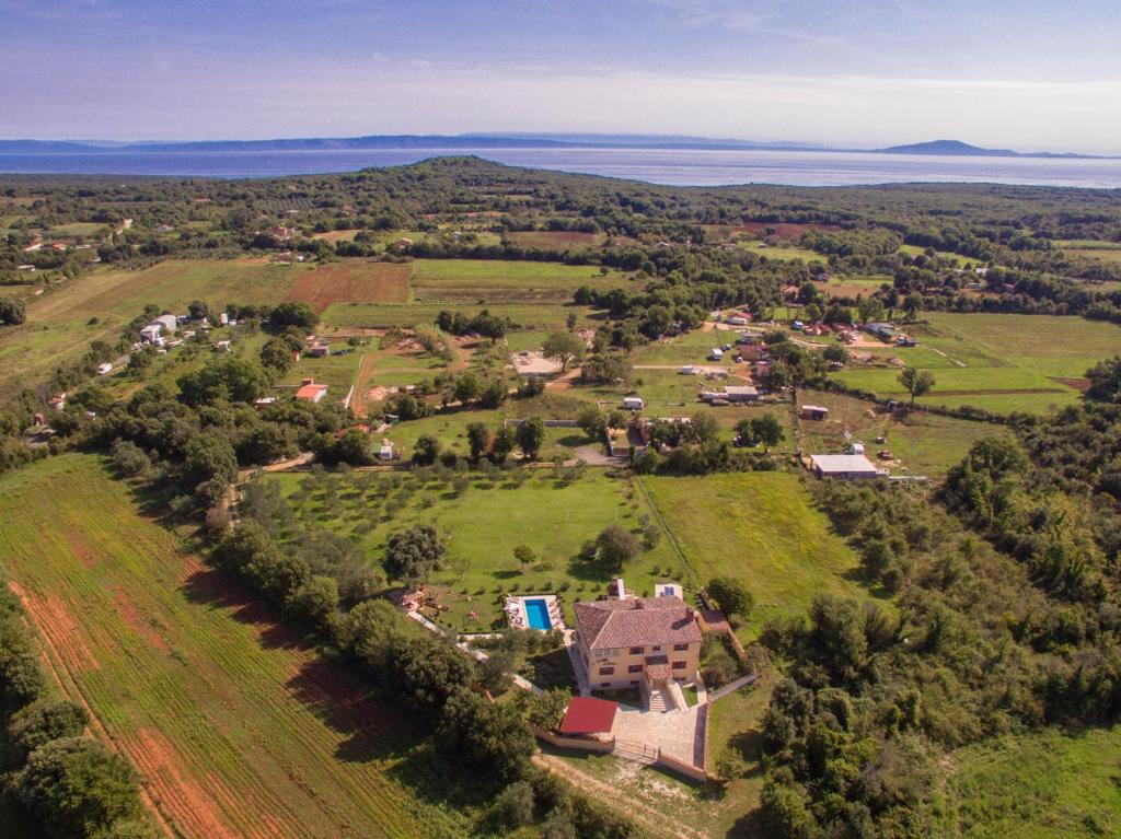 Beautiful villa Divina with large pool, sauna & hydrommassage near Pula, high level of privacy photo 1