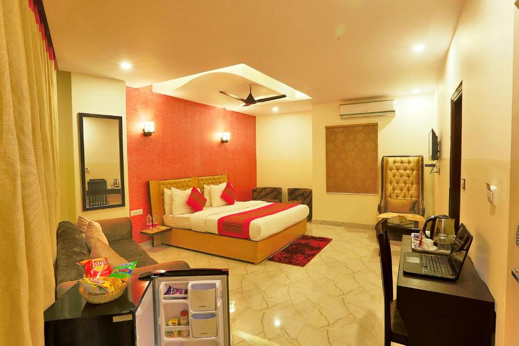 Двухместный (Улучшенный двухместный номер с 1 кроватью), Hotel Airport Inn Mahipalpur