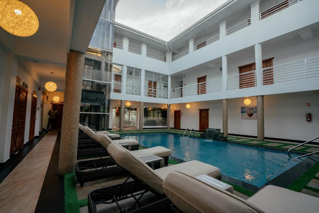 Runway Hotel photo 3
