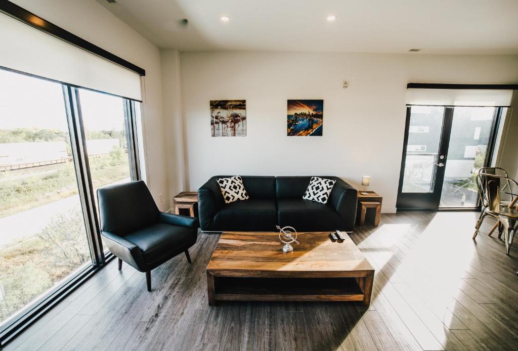 LXTX Luxury Apartments by Corporate Stays photo 2
