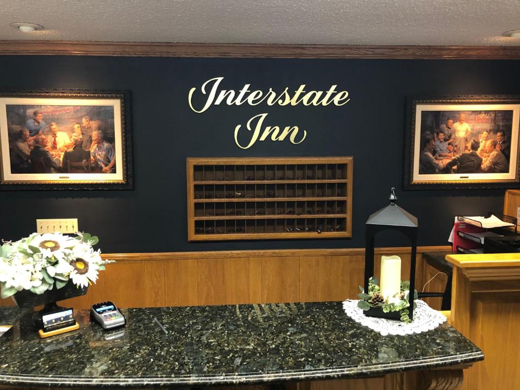 Interstate Inn photo 2