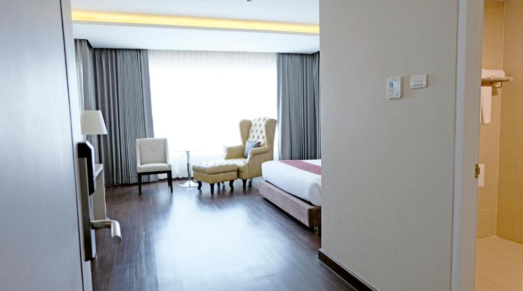 The Cheewin Hotel And Convention photo 2