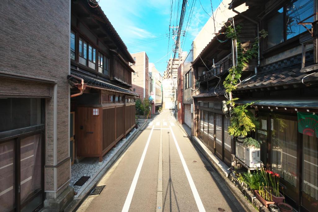 Musashi Sakaean - Tap to explore photos