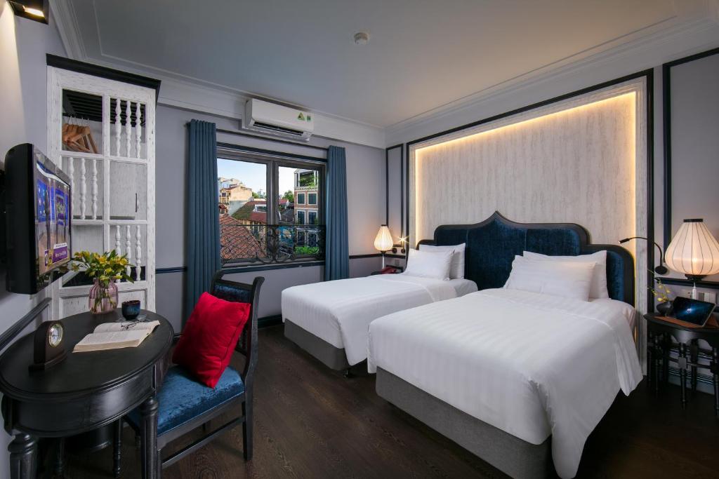 Khách sạn Calypso Suites 