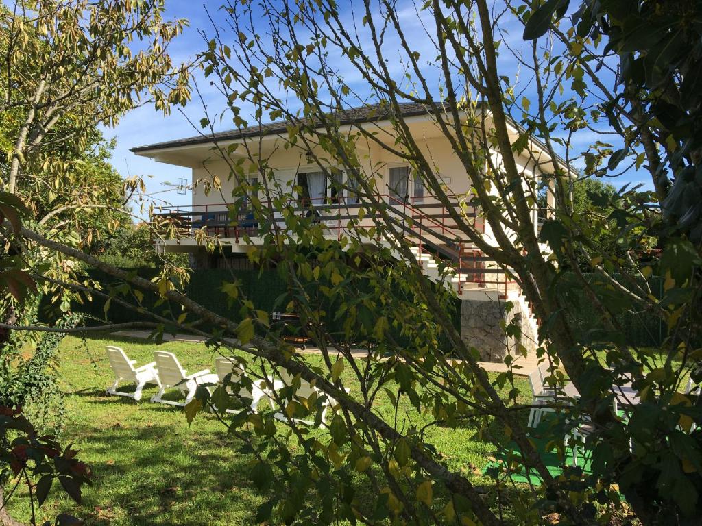 Casa con Jardín con 2 alojamientos, con jardines no compartidos y aparcamiento privado photo 1