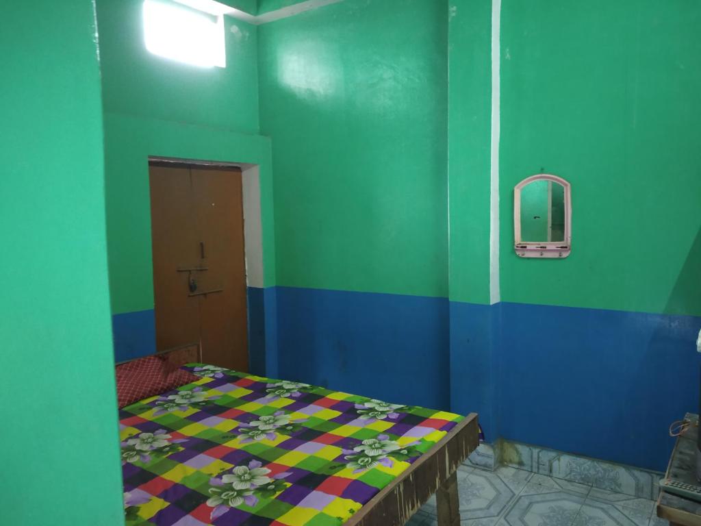 Двухместный (Deluxe Double Room with Bath - Indian nationals only), Hotel Yatri Niwas