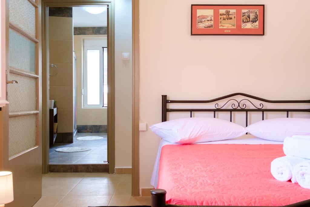Home with Courtyard in Beating Heart of old Town! photo 2