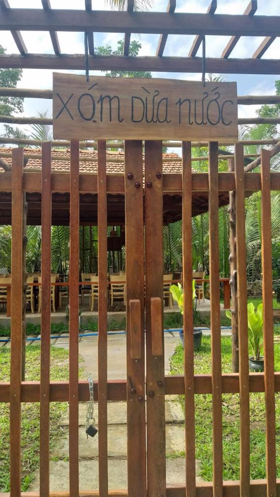 Xóm Dừa Nước