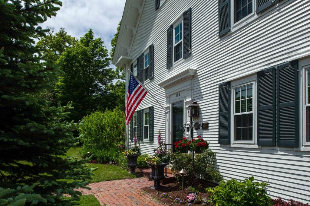 The Inn at Yarmouth Port photo 4