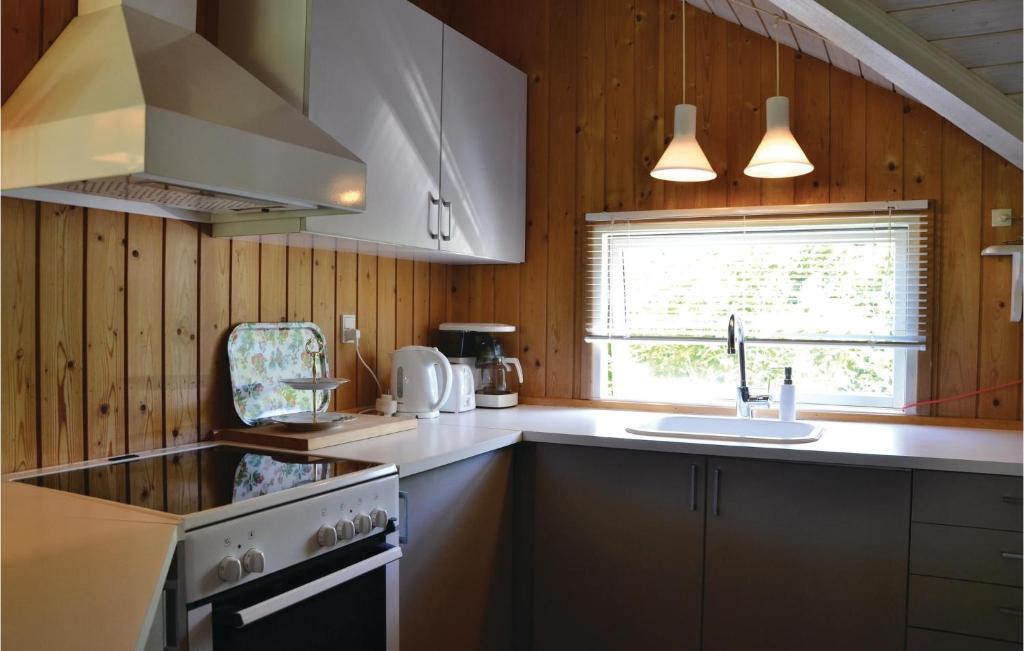 Beautiful Home In Tisvildeleje With 2 Bedrooms And Wifi photo 2