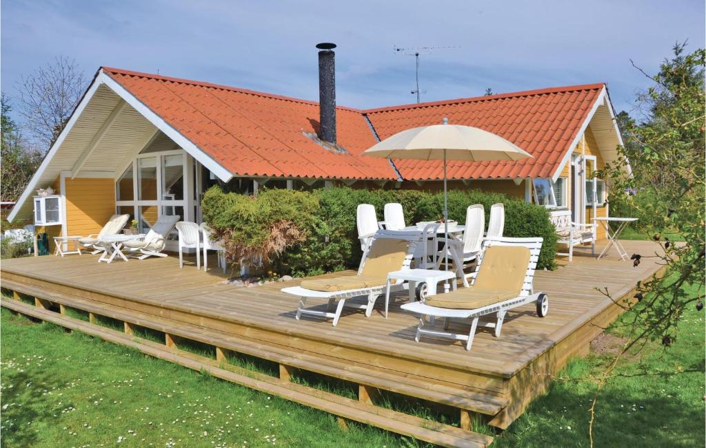 Beautiful Home In Tisvildeleje With 2 Bedrooms And Wifi
