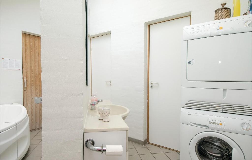 Nice Home In Hadsund With 2 Bedrooms, Sauna And Wifi photo 1