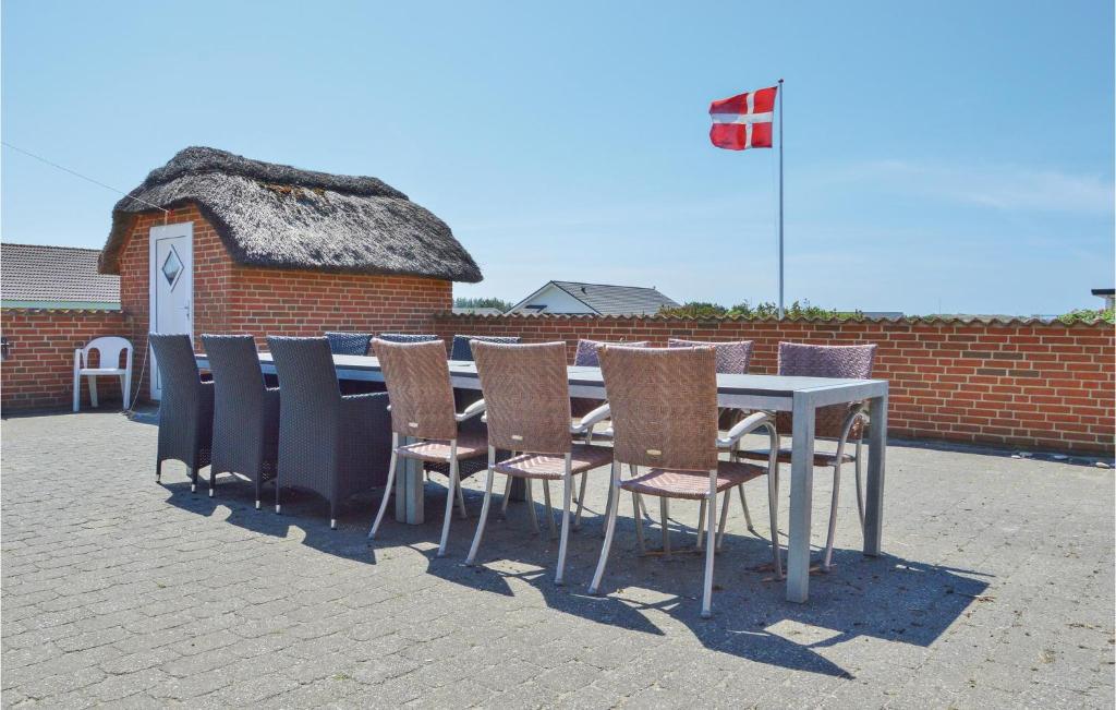 Amazing Home In Ringkbing With 6 Bedrooms, Sauna And Wifi photo 3