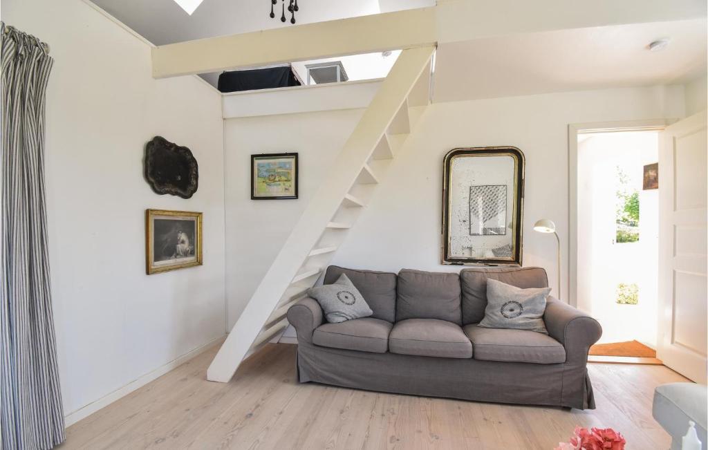 Nice Home In rbk With 8 Bedrooms, Wifi And Outdoor Swimming Pool photo 1