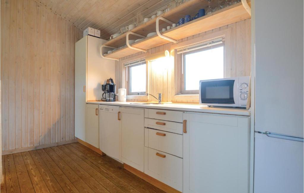 Beautiful Home In Saltum With 4 Bedrooms And Sauna photo 1