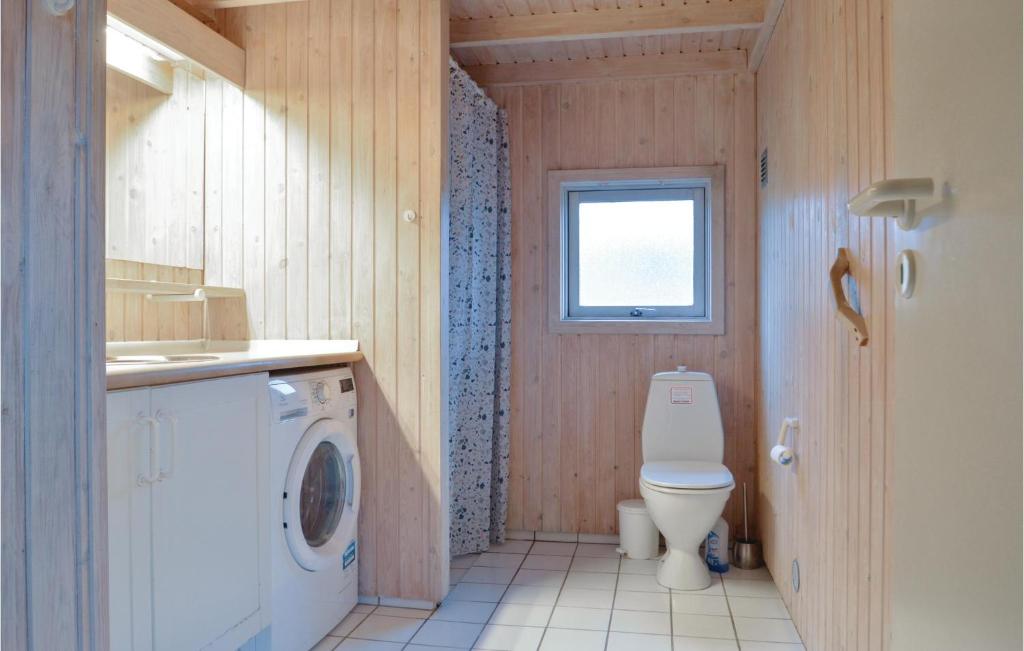 Beautiful Home In Saltum With 4 Bedrooms And Sauna photo 3