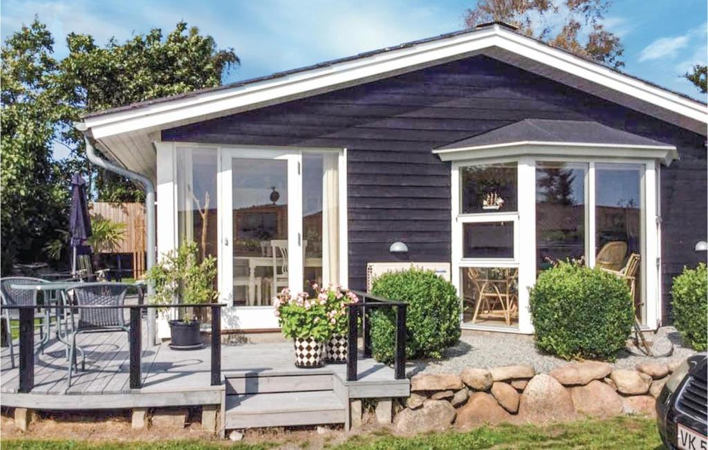 Beautiful Home In Rnde With 2 Bedrooms And Wifi