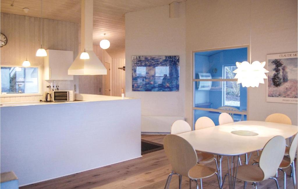 Awesome Home In Vestervig With 3 Bedrooms, Wifi And Private Swimming Pool photo 1