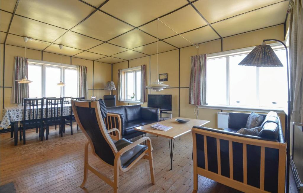 Beautiful Home In Frstrup With 4 Bedrooms And Sauna photo 1
