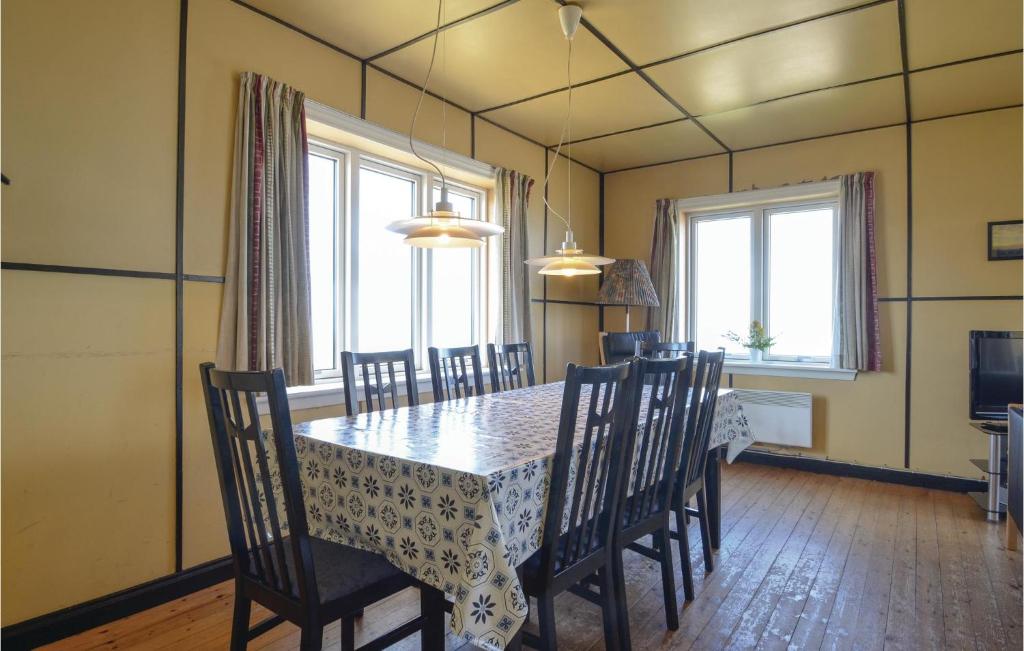 Beautiful Home In Frstrup With 4 Bedrooms And Sauna photo 3