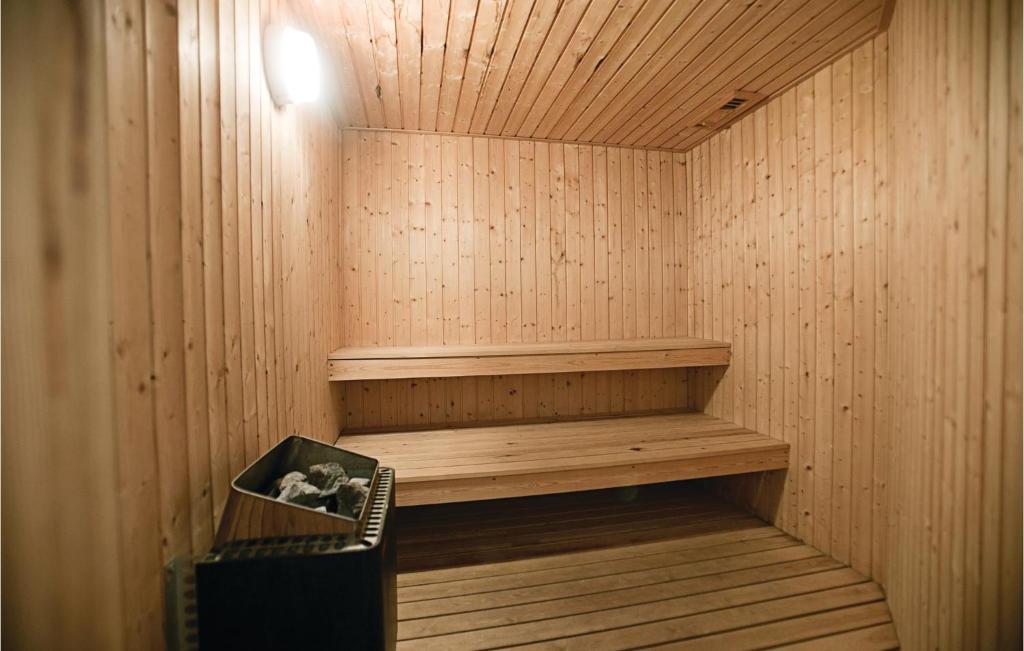 Stunning Home In Nex With 5 Bedrooms, Sauna And Wifi photo 3