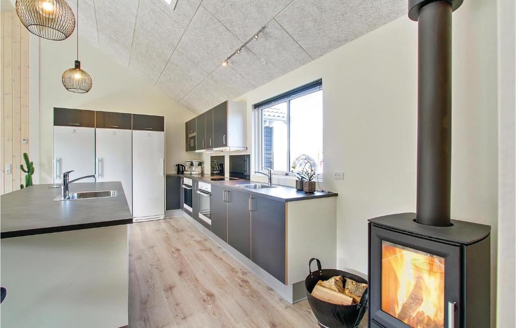 Stunning Home In Glesborg With 8 Bedrooms, Sauna And Wifi photo 1