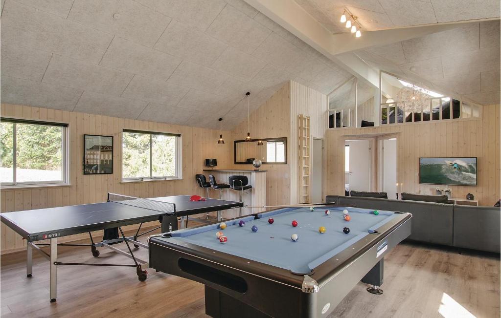 Stunning Home In Glesborg With 8 Bedrooms, Sauna And Wifi photo 2