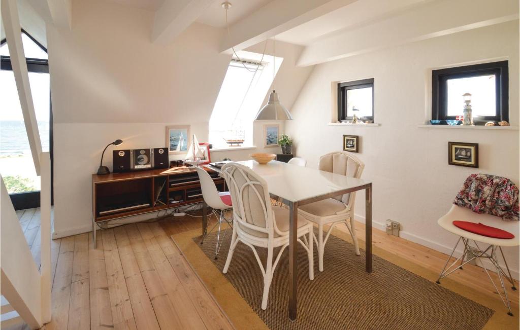 Stunning Apartment In Rdvig Stevns With 3 Bedrooms And Wifi photo 2