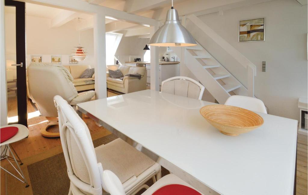 Stunning Apartment In Rdvig Stevns With 3 Bedrooms And Wifi photo 4