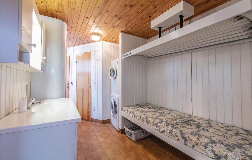 Stunning Home In Nex With 3 Bedrooms, Sauna And Wifi photo 1