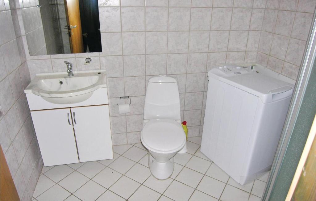 Awesome Home In Hadsund With 3 Bedrooms photo 1