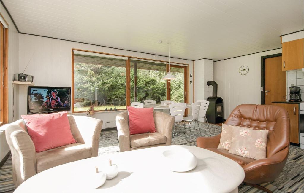 Awesome Home In Hadsund With 3 Bedrooms photo 4