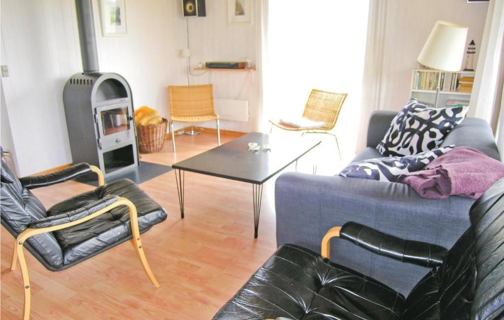 Amazing Home In Frstrup With 3 Bedrooms photo 4