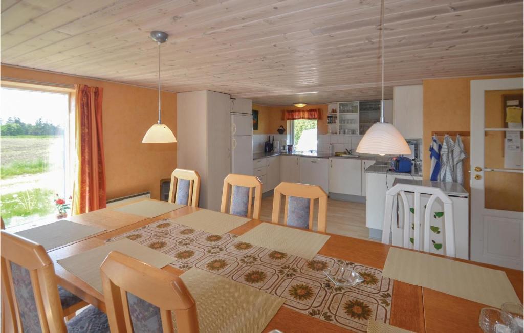 Stunning Home In Vesls With 4 Bedrooms And Wifi photo 1
