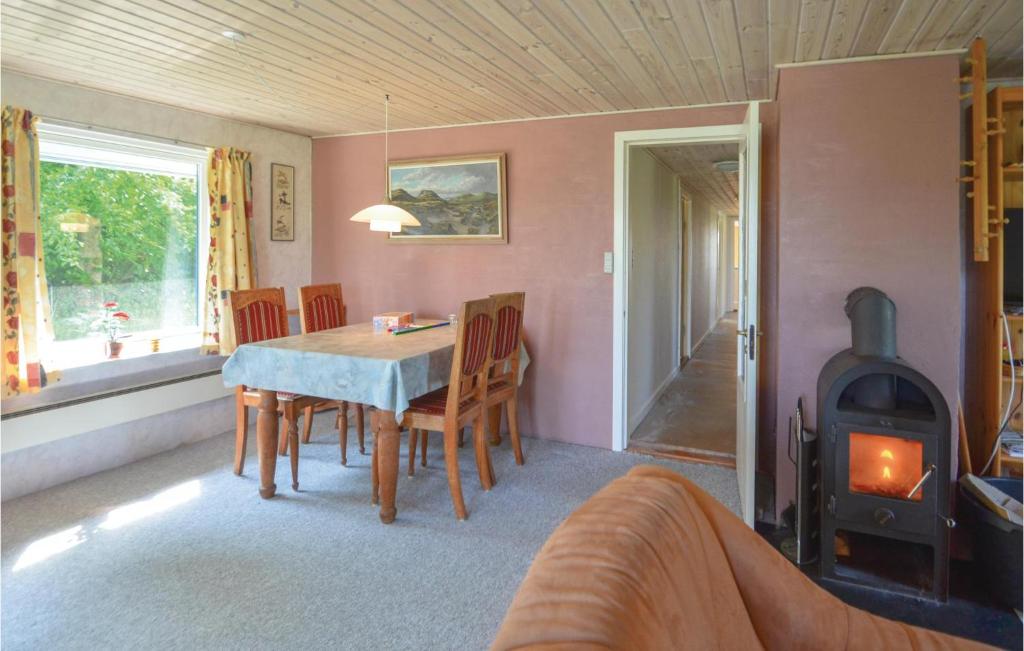 Stunning Home In Vesls With 4 Bedrooms And Wifi photo 2