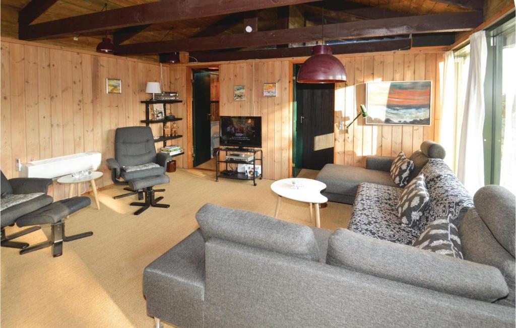 Beautiful Home In Fjerritslev With 4 Bedrooms And Sauna photo 2