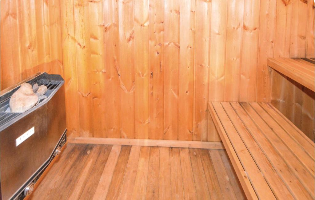 Beautiful Home In Fjerritslev With 4 Bedrooms And Sauna photo 4