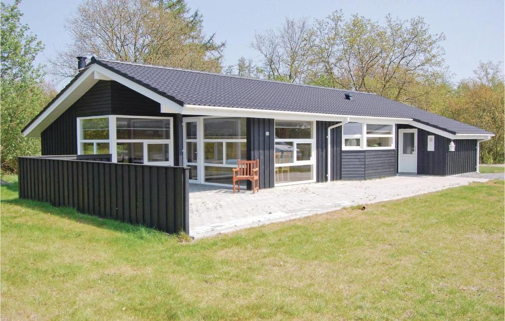 Nice Home In Hovborg With 3 Bedrooms, Sauna And Wifi
