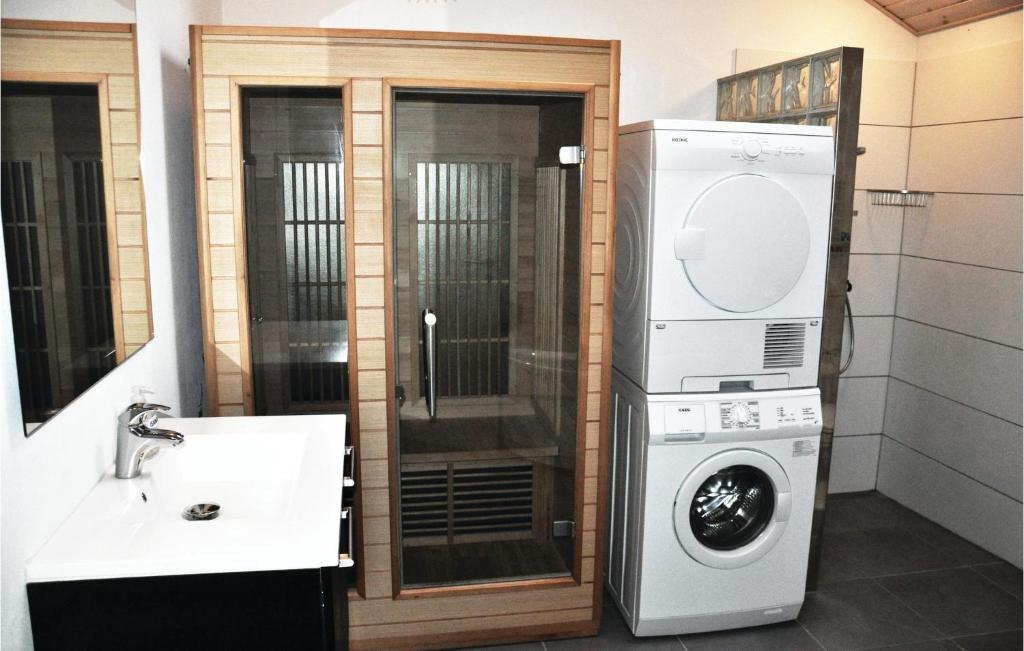 Beautiful Home In Augustenborg With 4 Bedrooms, Sauna And Wifi photo 1