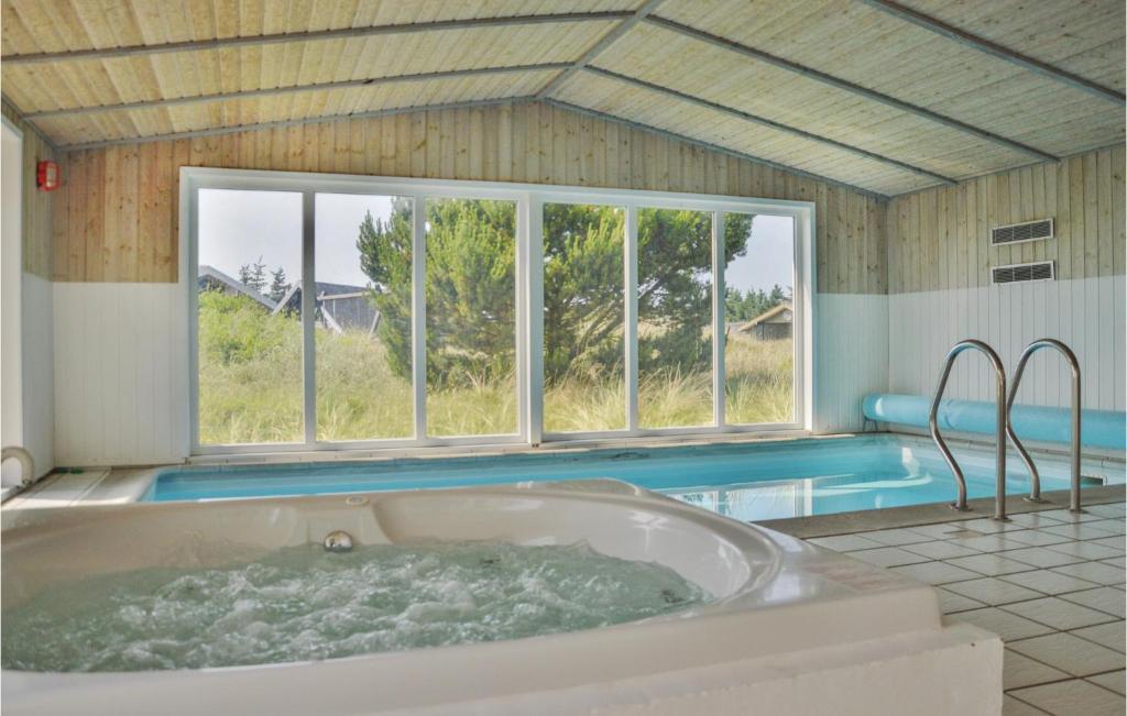 Nice Home In Ringkbing With Sauna, Private Swimming Pool And Indoor Swimming Pool photo 1