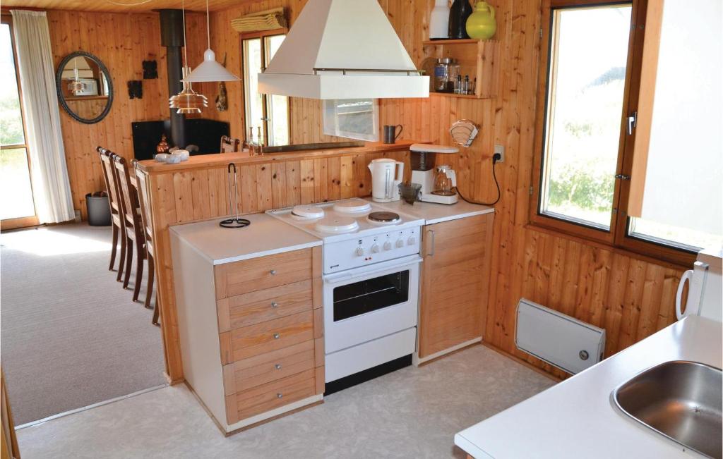 Awesome Home In Frstrup With 2 Bedrooms photo 2