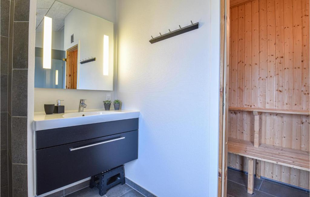 Beautiful Home In Ringkbing With 3 Bedrooms, Sauna And Wifi photo 1