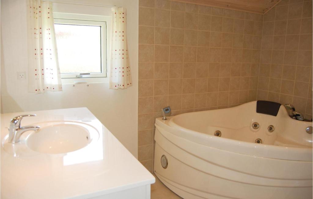 Nice Home In Stubbekbing With 3 Bedrooms And Wifi photo 1