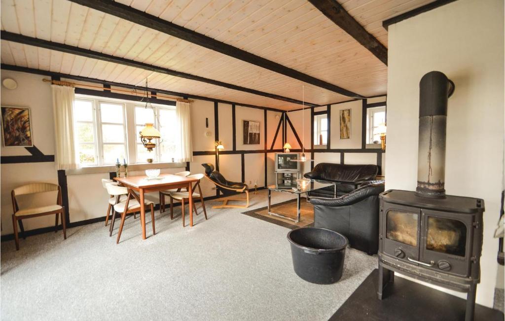 Awesome Home In Spttrup With 3 Bedrooms photo 3