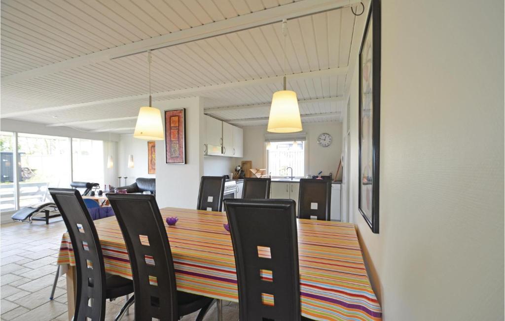 Amazing Home In Struer With 2 Bedrooms And Wifi photo 3