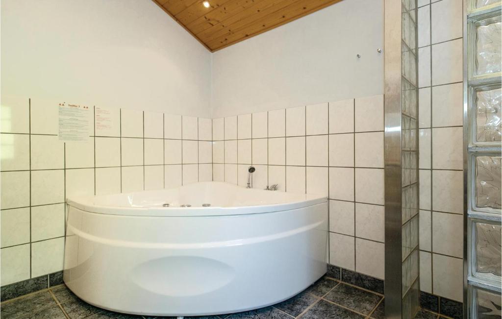 Stunning Home In Hadsund With 3 Bedrooms photo 3